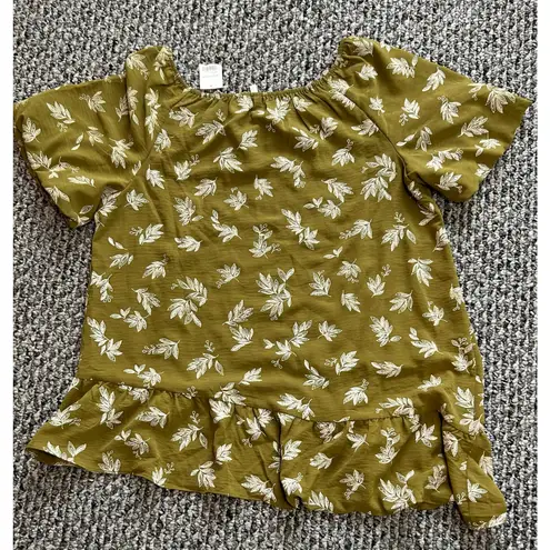 Cato Top NWT Size XL Green Floral Peasant Print Lined Puffy Sleeve Peplum Boho