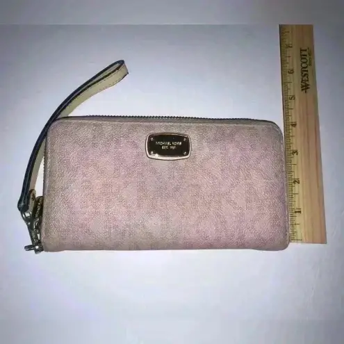 Michael Kors  light‎ pink monogram wallet wristlet