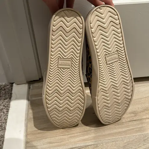 Toms  Leopard Print Slip ons Sneakers Women - Size 7-‎ Great Condition