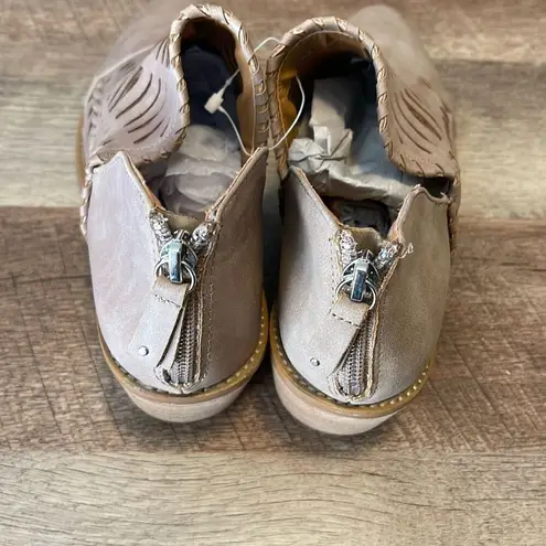 Dv Dolce Vita Womens Faux Leather Pointed Toe Oscora Ankle Booties Beige Size 7 Tan