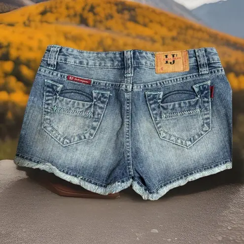 Chic IJ2 Fashion Jean Cowgirl | Low Rise Denim Shorts | JR size 29 | Light wash Blue