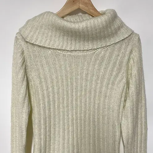 Suzy Shier  Cowl Neck Turtleneck Sweater (Cream Metallic) - Medium