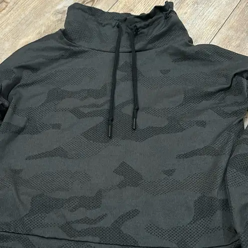 Mondetta  Collection / Camo Jacquard Popover size XS