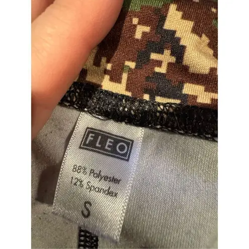 FLEO Digi Camo Shorts (Original) size small brown green