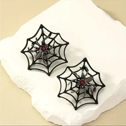 Gorgeous Retro Gothic Spider Web Stud Halloween Earrings with Ruby‎ Color Black - Image 2
