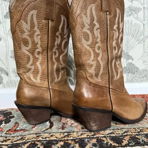 Shyanne  BEAUTIFUL western BOOTS SIZE 8.5
