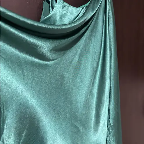 ✨ Michael Costello x REVOLVE Barbara Mini Dress ✨
Size S • Emerald • NWT Green