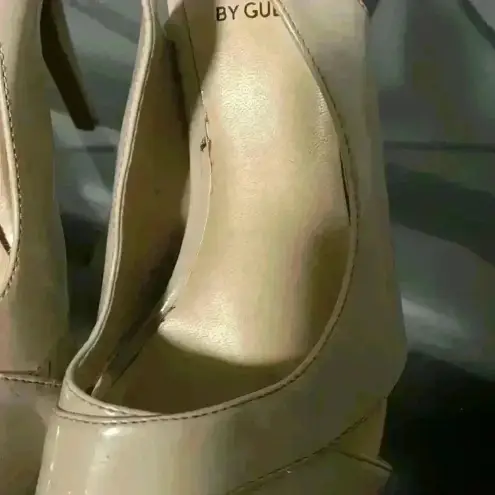 G by Guess Women's Nude Strappy High Heel size 8.5