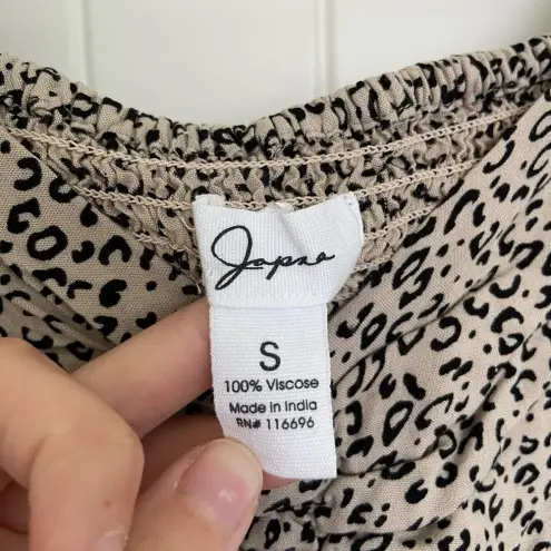 Japna NWOT | ‎ women’s leopard print off shoulder blouse — small