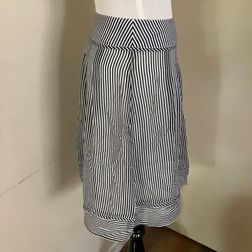 Vintage Japanese Innowave Casual Navy Blue and White Striped Skirt Ladies 00s