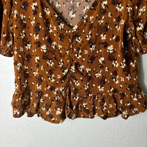 Abound  Women’s Brown Floral Cropped Short Sleeve V-Neck Top S