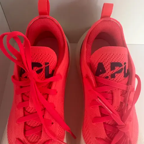 APL Women's Techloom Dream Ivory Magenta Royal Navy Sneaker Size 8 White