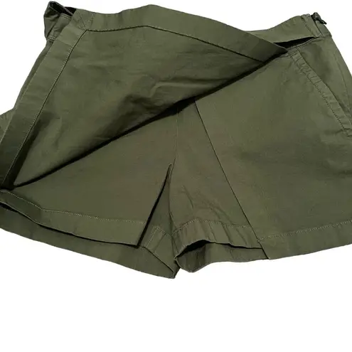 Vineyard Vines  Green Skorts‎ with Tie in Front Size 2 - Image 3