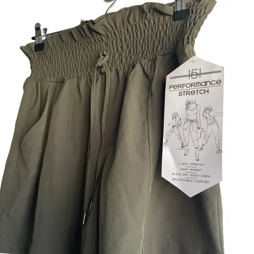 One 5 One Women's Casual Olive Green Shorts - Size Med - NWT