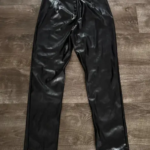 Pretty Little Thing  Women’s Size 8 Black Faux Leather Pants