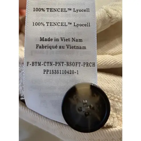 Everlane  The Relaxed Chino in Buttersoft Barrel Pant in Parchment 10