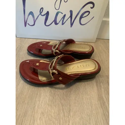 Unisa (15) womens sandals size 5.5 red color and gold