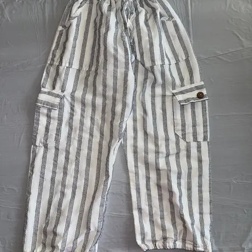 White and Dark Grey Cotton Blend Cargo Capri Pants Size XS