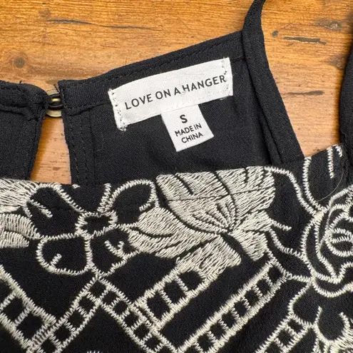 love on a hanger Black Embroidered Floral Halter Tank Top Women's Size S