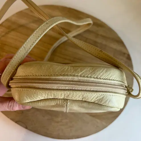 Diamicci Vintage 90s Cream Leather Woven Tassel Pull Crossbody Small. Square Bag