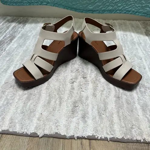 Soda Shoes Soda Tan and Brown Chunky Heel Sandals Size 7