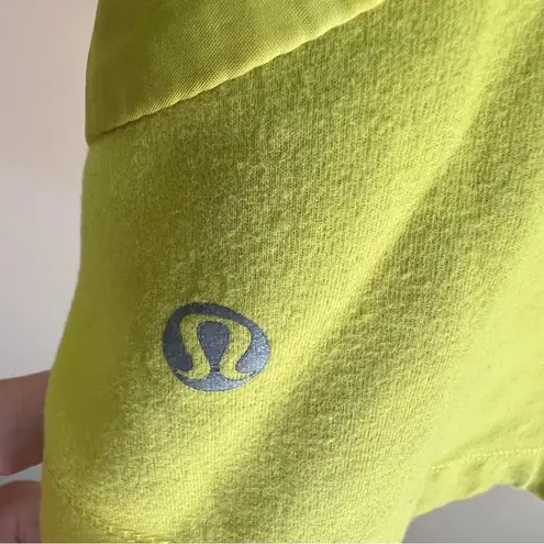 Lululemon  Rebel Runner Vest Petal Cam Embossed Almost Pear Size 4 Outdoor Active - Image 7