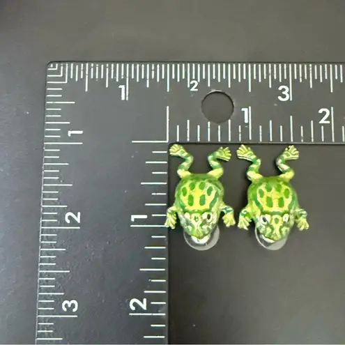 Unsigned Enameled Green Frog Earrings 9g.