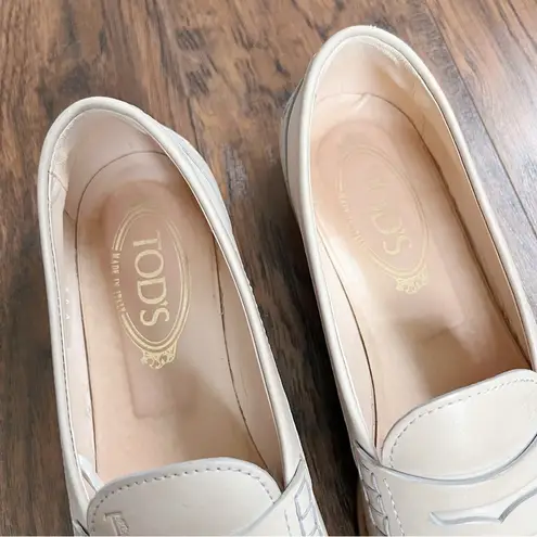 Tod's TOD’S • Penny Loafers beige ecru low heel almond toe Italian leather