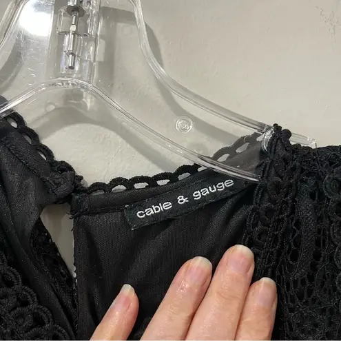 Cable & Gauge Black Lace Top High Neck Lined Sleeveless Size Medium Classy