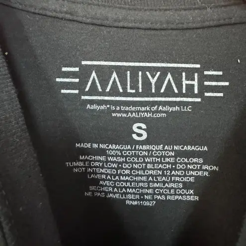 Aaliyah portrait T-shirt size small