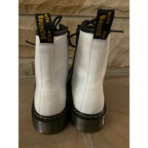 Dr. Martens  1460 smooth, leather, white combat boot in women’s size 7.