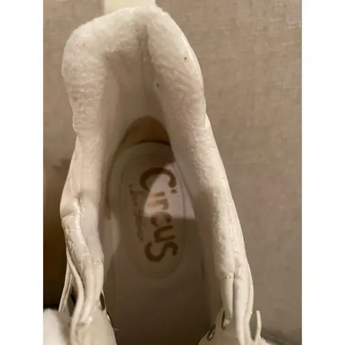 Circus by Sam Edelman Hanna Modern Round Toe Lace Up Platform Ankle Boots, S87