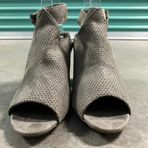 Nature Breeze  (8.5) Gray Perforated Faux Suede Peep Toe Chunky Heel Booties - Image 4