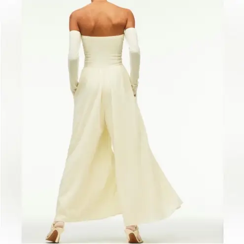 ZARA cream off shoulder jumpsuit
LIMITED EDITION! NWT