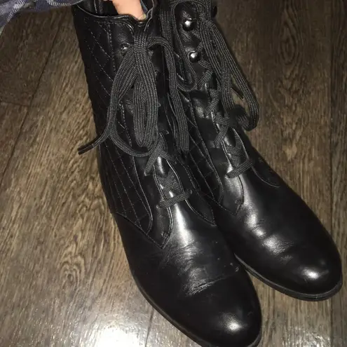 Neiman Marcus Women’s Size 9 Quilted Lace Up Black Boots