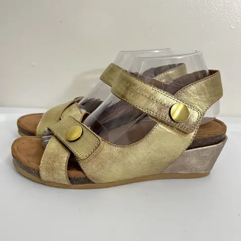 OTBT Sandey Metallic leather Festival Boho Antique Gold wedge sandals Sz 8W
