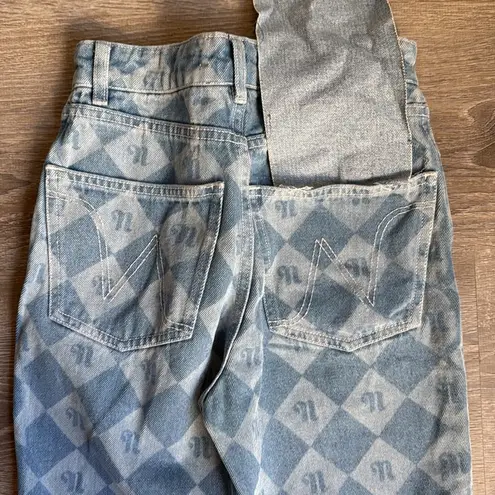 NEW NANUSHKA Zoey logo