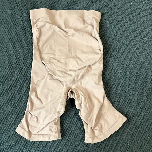 SKIMS NWOT Sculpting Maternity Shorts Mid Thigh in L/XL