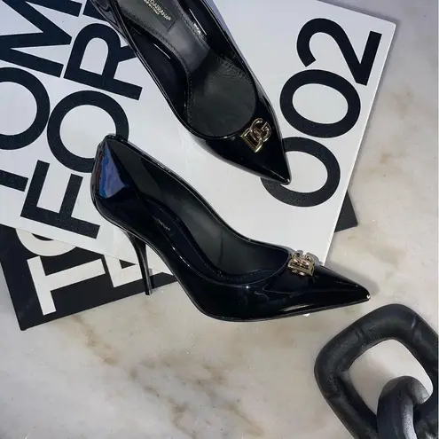 Dolce & Gabbana New DG Plaque Pointed Toe Pump in Black Patent Leather
