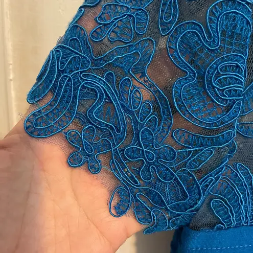 Tadashi Shoji Tadashi Soji size small bright blue dress. Form fitting with lace trim. - Image 6