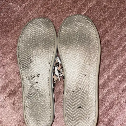 Soda  Leopard Print Women's Slip-On Sneakers - Image 6