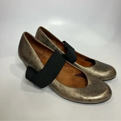 Gentle Souls Bom B•eye gold leather mary Jane style pumps size 9