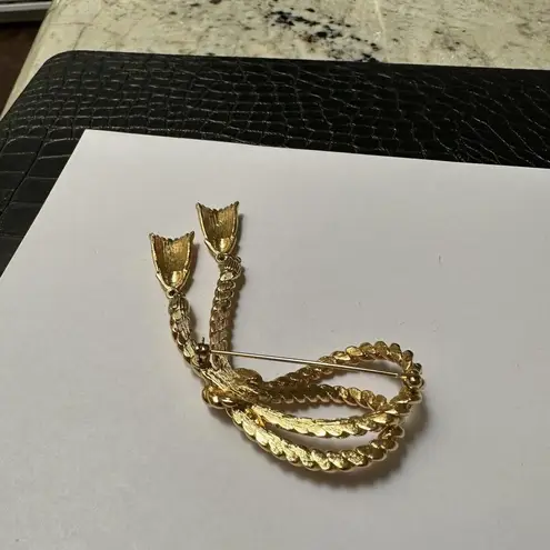 Avon Gold Tone Knotted Rope Brooch Pin Solid Dangling Tassels NWOT