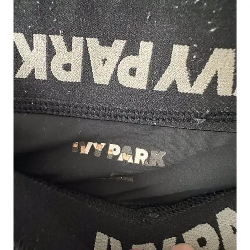 Ivy Park "V" Mid-Rise Ankle Leggings by
