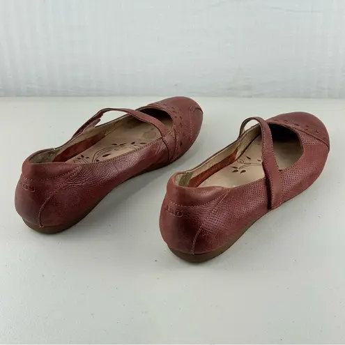 Taos Footwear Scamp Mary Jane Red Leather Flat Perforated Detailing Women Size 9