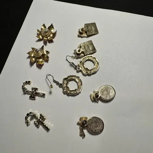 Lot Of 5 Holiday Pierced Earrings Christmas Gold Tone Candy Cane, Poinsettia Etc