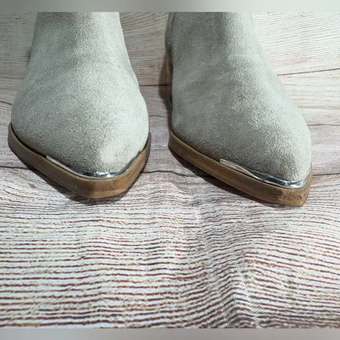 Marc Fisher Yale Women's Sz 6.5M Tan Suede Pointy Toe Pull On Ankle Boots