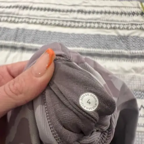 Lululemon ‎ Wunder Under HR Tight 28" Incognito Camo Jacquard Violet Verbena 4