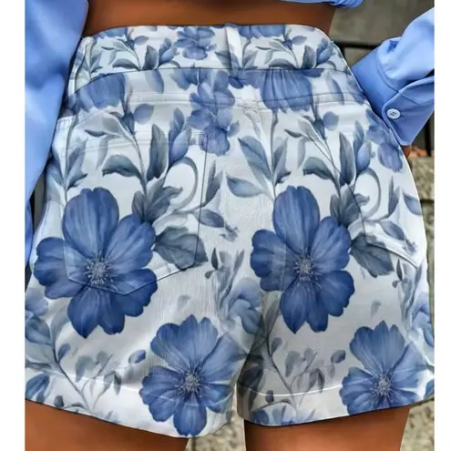 NWT ~ Blue & White Floral 5 Pocket Zipper Fly & Cuffs Shorts ~ Women's LARGE