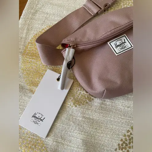 Herschel Supply Company NWT Herschel Supply Co. Hip Pack in Ash Rose